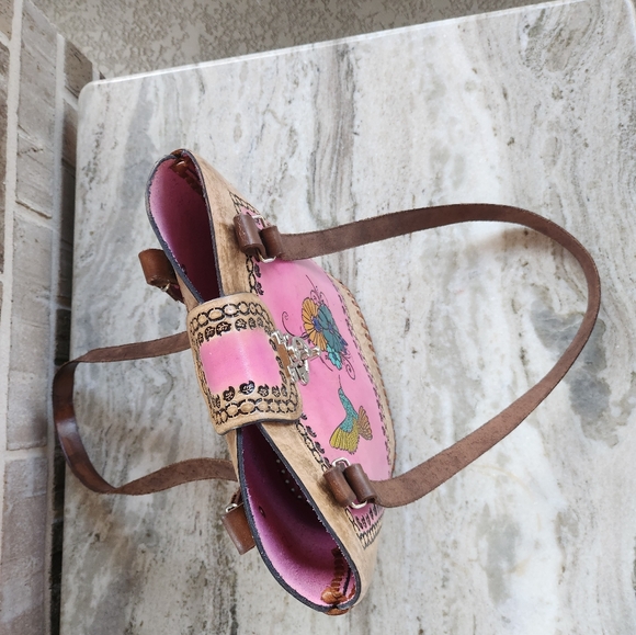 Hand Tooled Hammingbird Shoulder Handbag - Picture 12 of 16